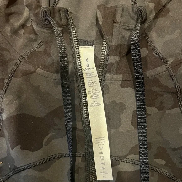 Lululemon camouflage hooded jacket - Picture 3 of 11